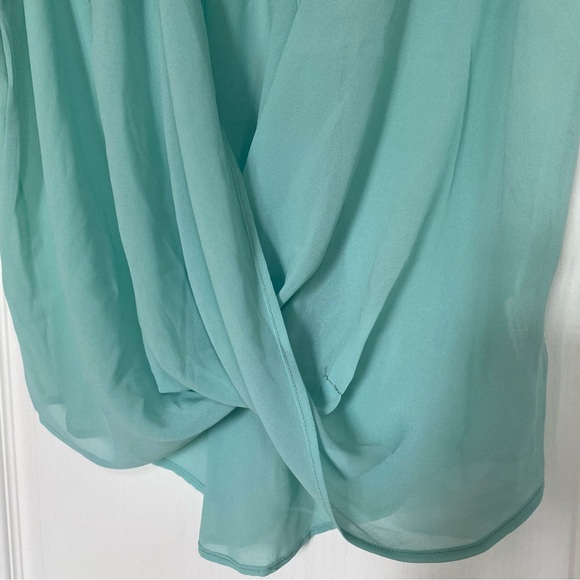 Tobi Green Sleeveless Deep V-Neck Blouse Size S - Picture 3 of 8